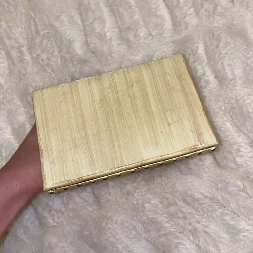 Mini decorative shelf
